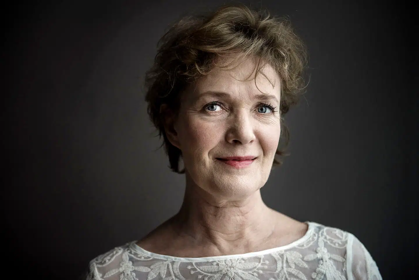 Skuespilleren Tammi Øst kunne forlade Folketeatret med både Teaterpokal og 50.000 kr.