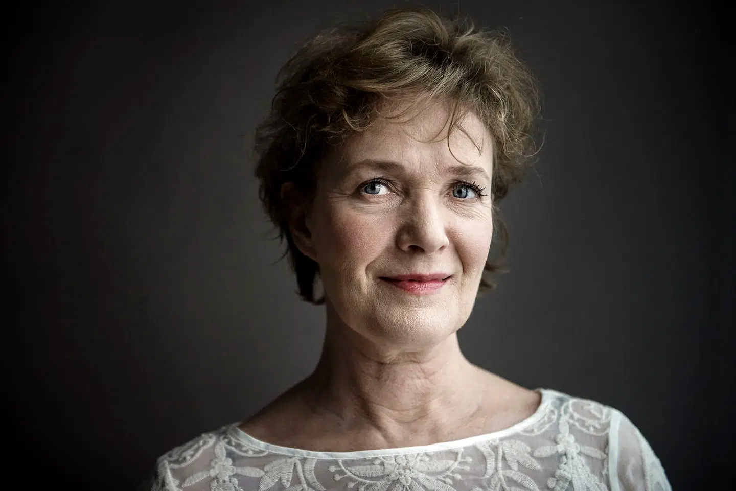 Skuespilleren Tammi Øst kunne forlade Folketeatret med både Teaterpokal og 50.000 kr.