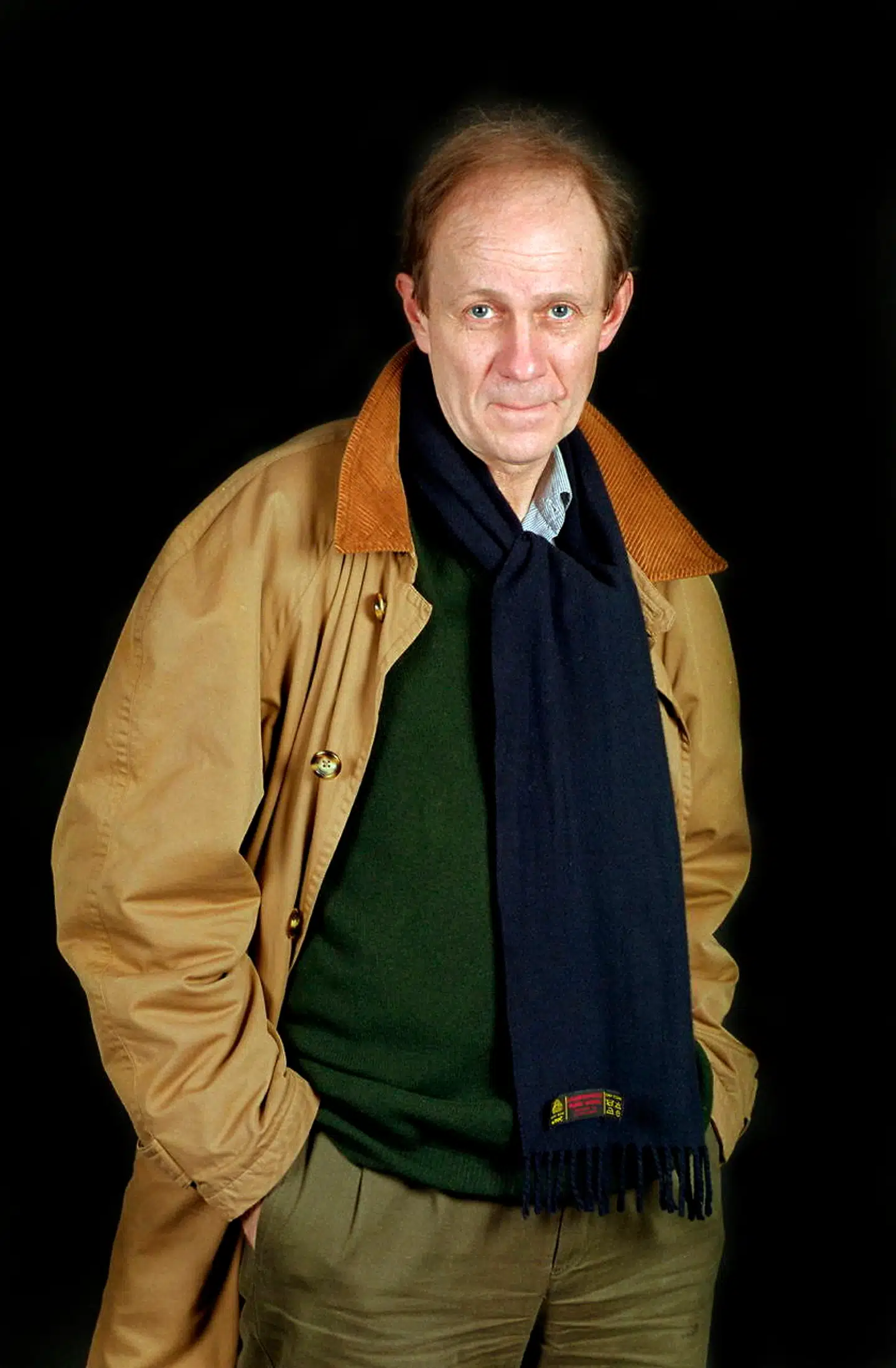 Krass Clement er blandt andets mest fremragende kunstfotografer. I bog efter bog har han beskrevet verden ud fra sit eget melankolske november-sind .