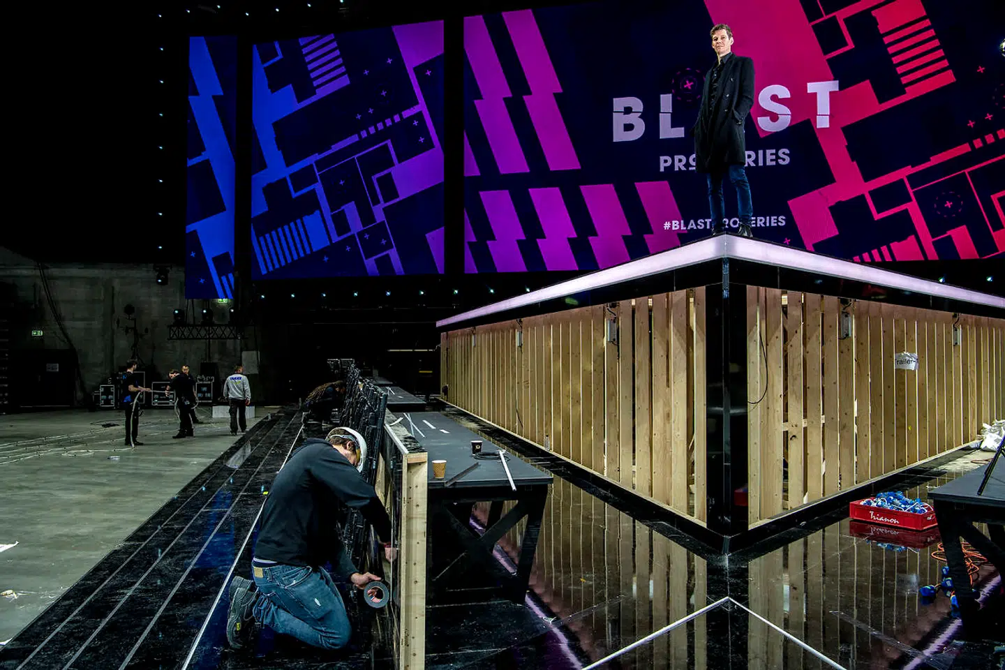 Nikolaj Nyholm står i spidsen for selskabet RFRSH, som har skabt e-sportsturneringen Blast Pro, der i oktober fyldte Royal Arena med e-sports fans. RFRSH står ligeledes bag e-sportsholdet Atralis og har netop købt sig ind i League of Legends med holdet Origen.