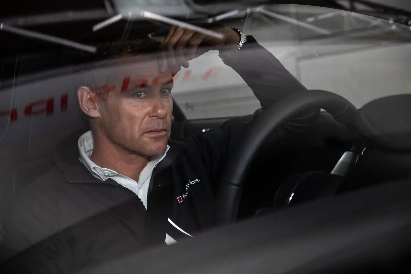 Bilbegejstringen blev plantet hos Tom Kristensen, da han som barn var med sin far ude at køre sidelæns i den lokale grusgrav. Faderen byggede racerbiler, og da de skulle testes, der var Tom Kristensen med.