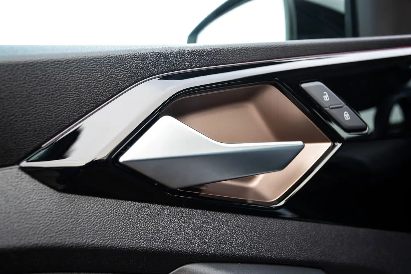 Mulighederne for individualisering er nærmest uendelige, og den nye Audi A1 disker op med et hav af tilkøbsdetaljer som denne kulisse til dørhåndtaget, der matcher bilens fælge.