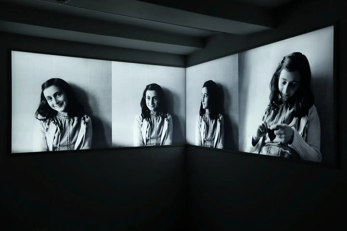 Anne Frank var én af de tusindvis af jøder, der blev kørt med tog til transitlejren Westerbork. Herfra kom hun til Auschwitz og siden koncentrationslejren Bergen-Belsen, hvor hun døde. Anne Frank-museet i Amsterdam, hvor billedet stammer fra, er netop blevet restaureret.