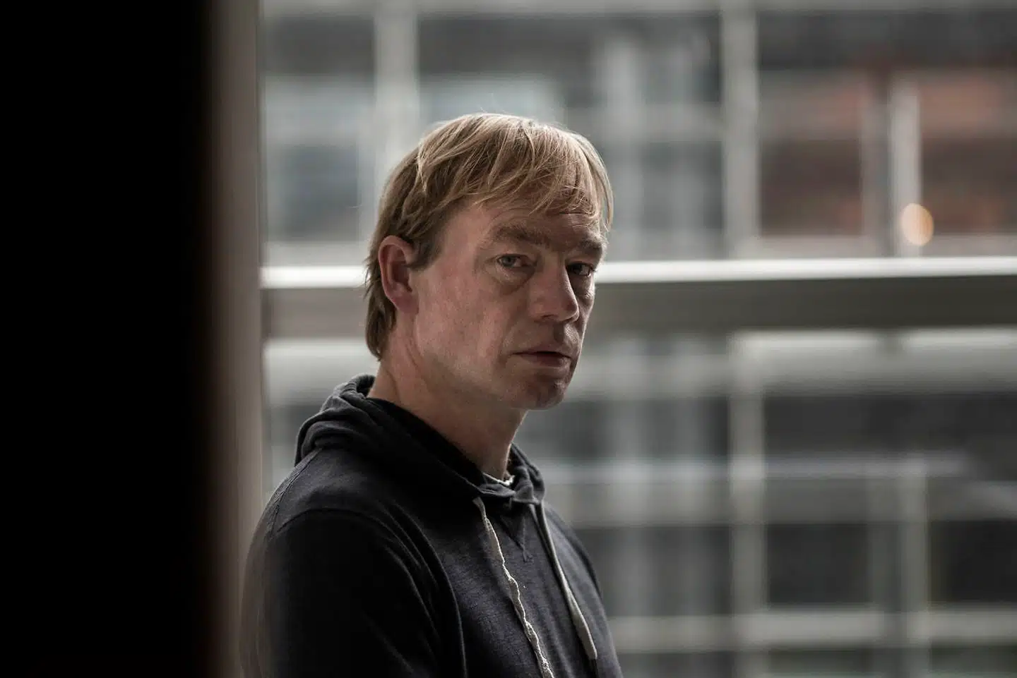 Jeppe Brixvold har i et tidligere interview med Berlingske fortalt, at han fik en advarsel for »en ubetænksomhed,«  men at denne ikke drejer sig om sexchikane eller krænkelser af nogen art.