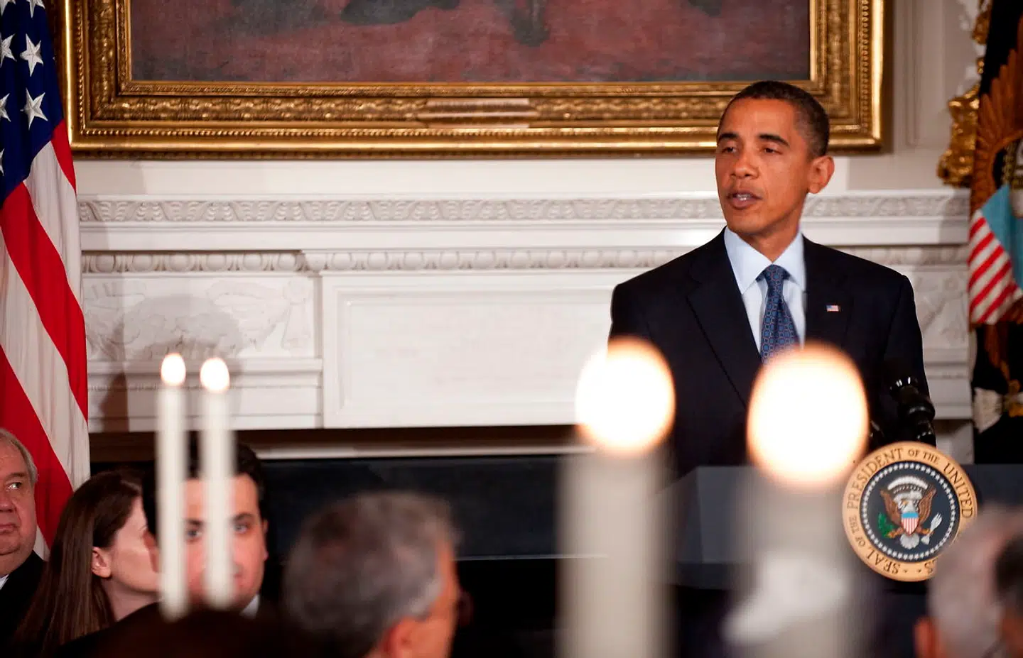 Præsident Barack Obama er tidligere ryger. Mange af de billeder der eksisterer af ham med en cigaret, eller sågar en joint i hånden, er photoshoppede. AFP PHOTO/Nicholas KAMM. NICHOLAS KAMM / AFP
