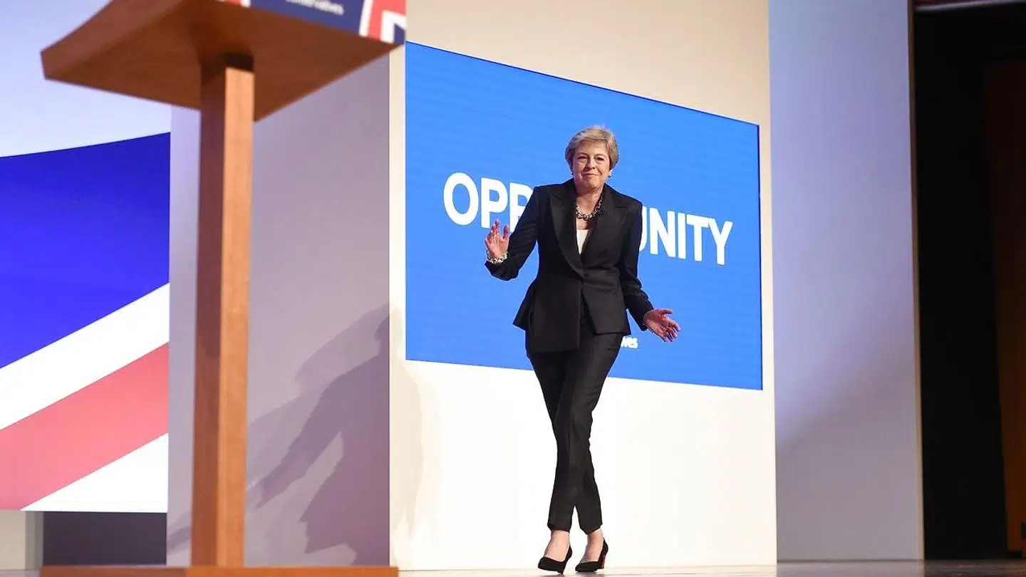 Premierminister Theresa May gik på scenen på det konservative landsmøde til tonerne af »Danicng Queen.« I dag ville »SOS« formentlig være et bedre valg.