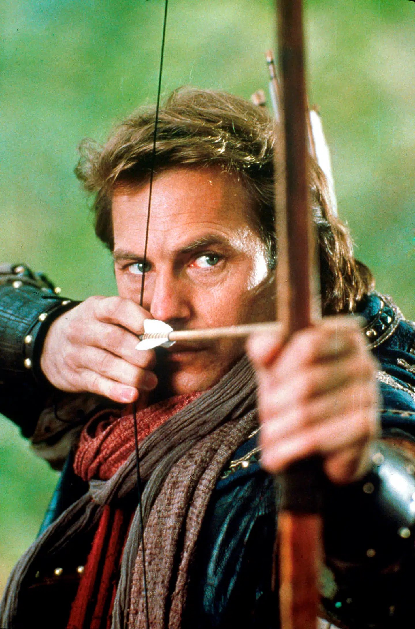 Der har været dusinvis af dramatiseringer af historien om Robin Hood - både som film og tv-serier. Her ses Kevin Costner i Robin Hood: Prince of Thieves fra 1991. Morgan Freeman spillede araberen Azeem og Bryam Adams skrev titelsangen (der blev nomineret til en Oscar).