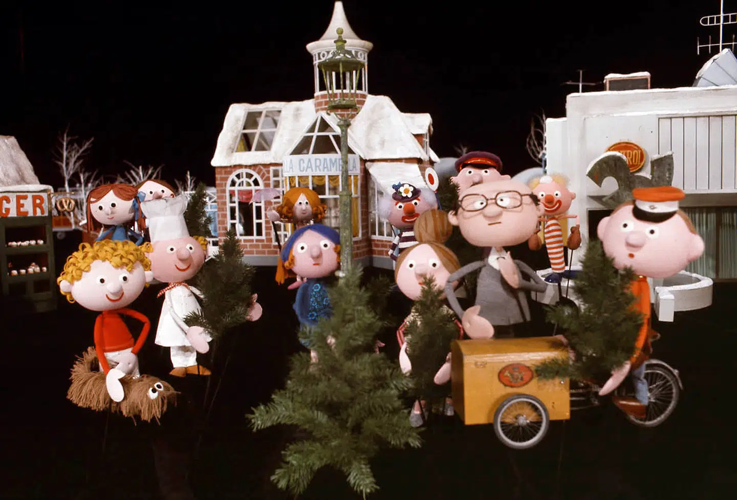 Dukkerne fra Vinterbyøster står stærkt i manges hukommelse. Julekalenderen handlede om en cirkusfamilie, fordi der i 70erne ikke var nogen udpræget tradition for, at der skulle være nisser i en TV-julekalender. Siden da har genren for TV-julekalendere ændret sig markant, og selvom ikoniske nisser som Pyrus og nissebanden er blevet gengangere hos seerne, har også fantasy-genren og mytologien gjort sit indtog.