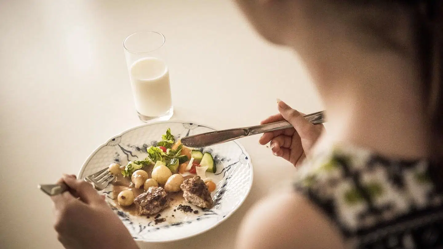 Andelen af danskere, der laver »helt hjemmelavet mad«, som det hedder, er faldet fra 55 procent i 2015 til 48 procent i 2018.