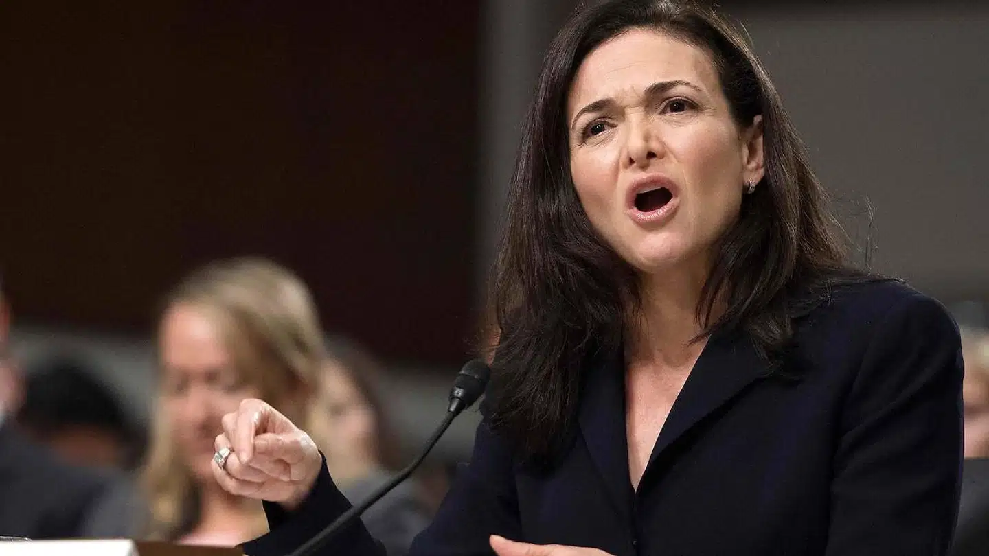 Sheryl Sandberg er under pres som næstkommanderende i Facebook. I september måtte hun vidne i senatets efterretningskomité, der undersøger Facebooks rolle og muligt russisk misbrug af Facebook i forbindelse med præsidentvalgkampen i 2016 og de mange falske nyheder, der spredes gennem Facebook. Arkivfoto: Jim Watson, AFP/Ritzau Scanpix