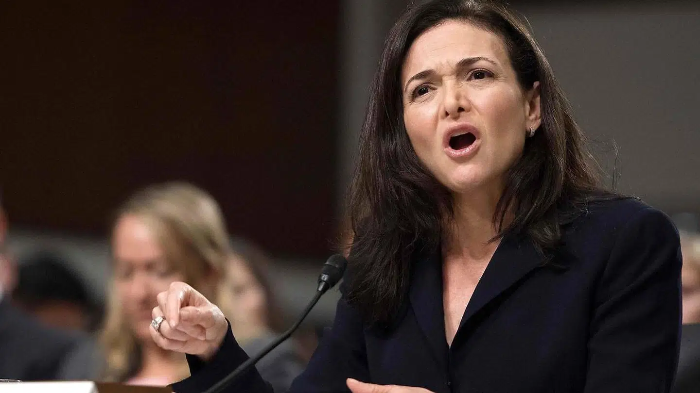 Sheryl Sandberg er under pres som næstkommanderende i Facebook. I september måtte hun vidne i senatets efterretningskomité, der undersøger Facebooks rolle og muligt russisk misbrug af Facebook i forbindelse med præsidentvalgkampen i 2016 og de mange falske nyheder, der spredes gennem Facebook. Arkivfoto: Jim Watson, AFP/Ritzau Scanpix