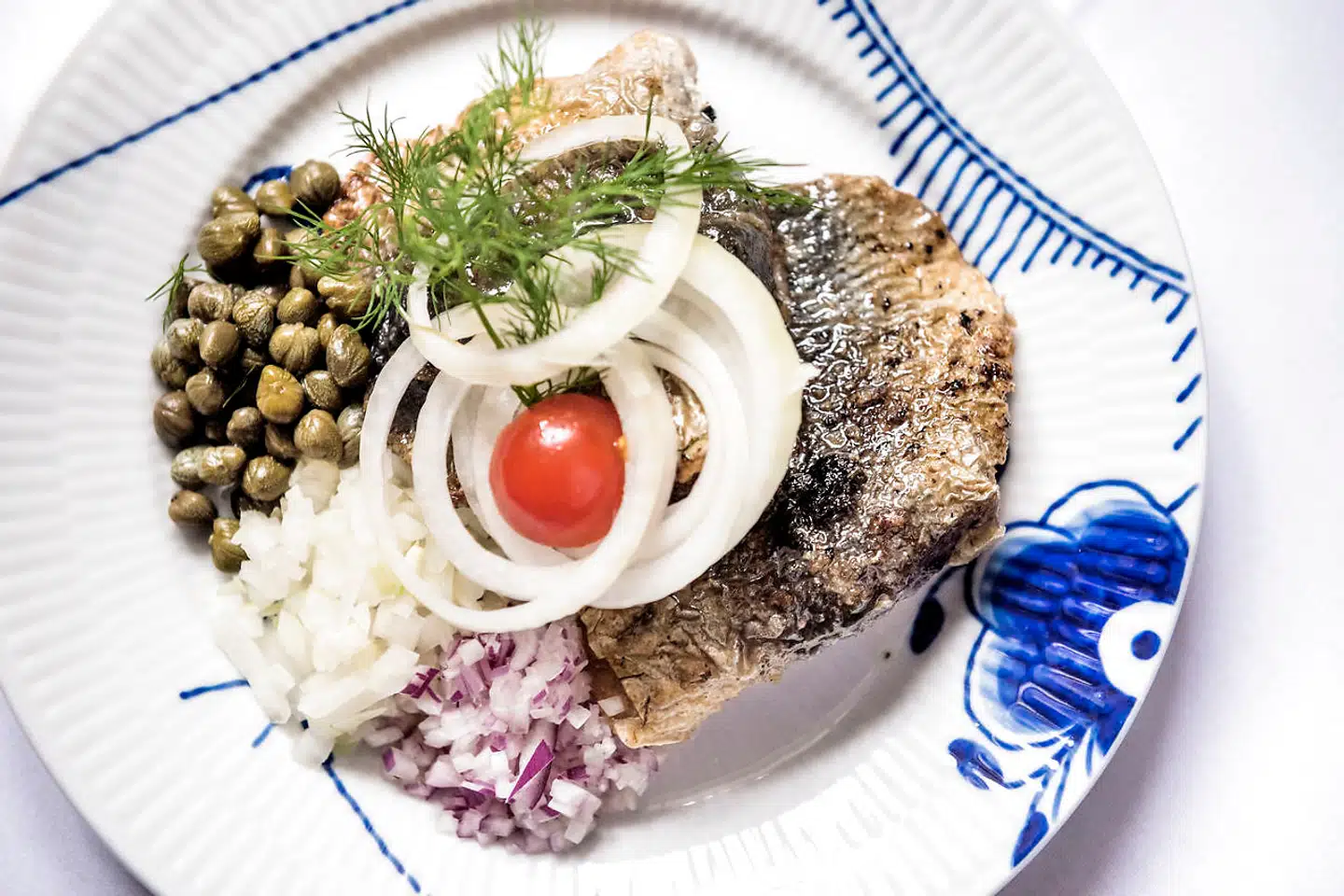 Restaurant Amalie, Amaliegade 11, København K. Stegte sild i lage.