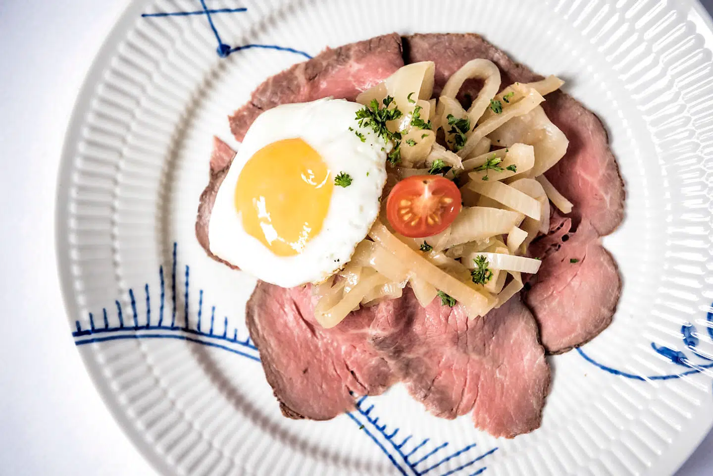 Restaurant Amalie, Amaliegade 11, København K. Roastbeef med spejlæg.