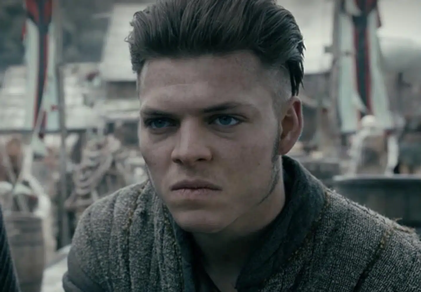 Alex Høgh Andersen i rollen som den indædte viking Ivar Benløs fra »Vikings«.
