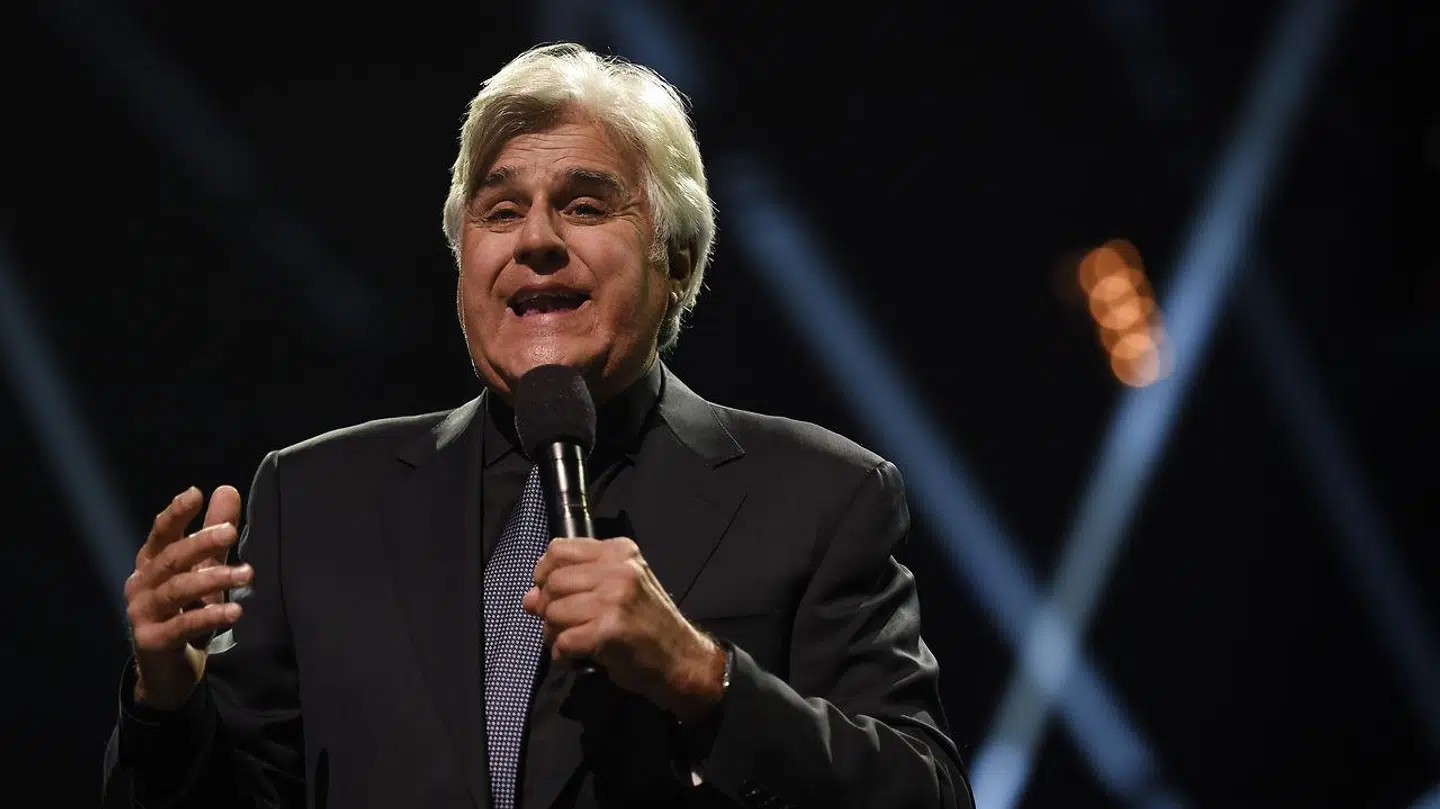 Jay Leno, tidligere vært ved »Tonight Show«, blev af en studerende kaldt racist, fordi han ikke kunne lide mexicansk mad, og det skabte debat om den politiske korrekthed i USA. Her taler Leno ved Nobels fredsprisuddeling i 2015 i Oslo.