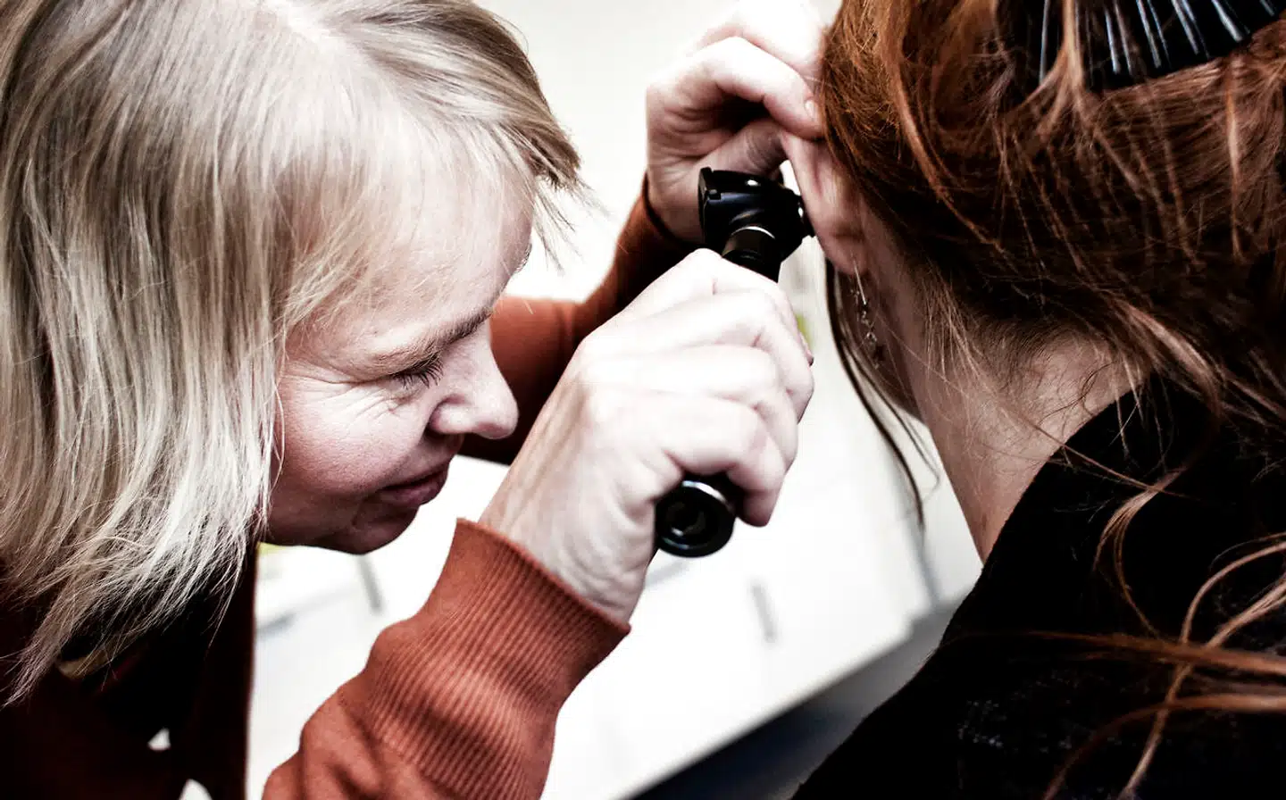 Læger skal ikke flyttes med tvang, som Socialdemokratiet foreslår. Mette Frederiksen burde lytte til partifællen og tidligere regionsformand, Bent Hansen, der siger, at tvang er et yderst betænkeligt skridt. Foto: Morten Germund/Ritzau Scanpix