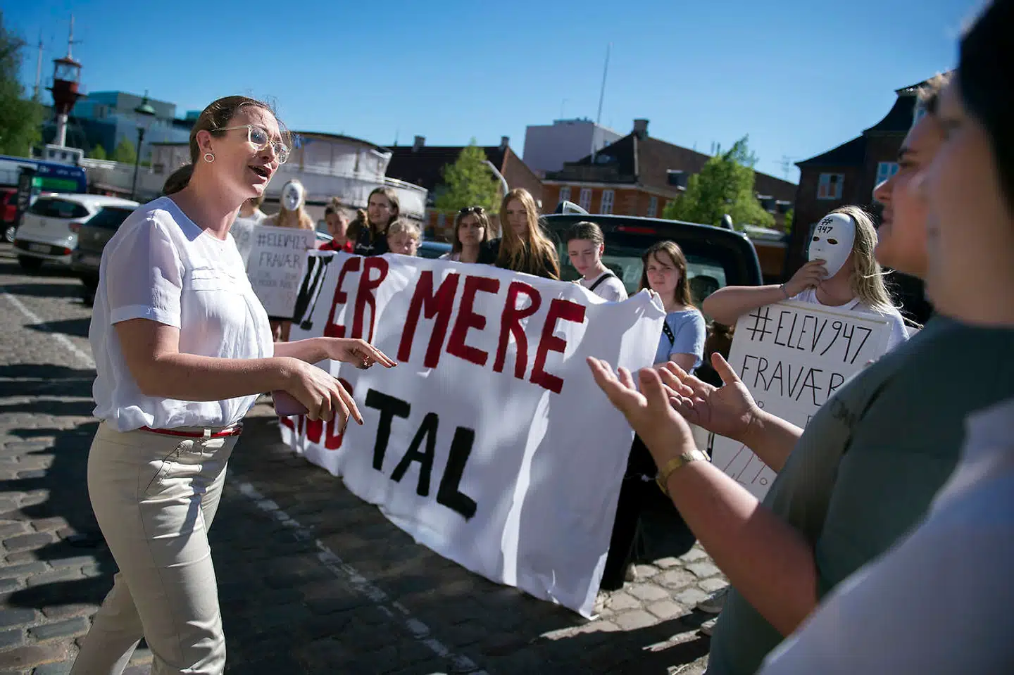 Københavnske gymnasieelever demonstrerede mod fraværspakken foran Undervisningsministeriet og undervisningsminister Merete Riisager (LA) i maj. Debatten lever stadig. Arkivfoto: Liselotte Sabroe/Ritzau Scanpix