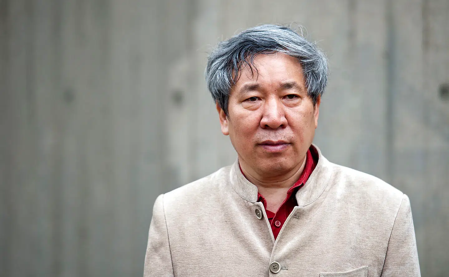 »Yan Liankes roman er en brutalt afslørende beskrivelse af et autoritært systems menneskeforagt og en pinefuld studie i en overlevelsesvilje og en tilpasning til systemets krav, der skubber de fleste menneskelige hensyn i baggrunden,« skriver Berlingskes anmelder.