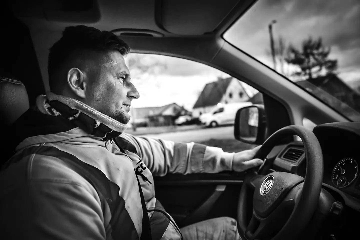 Marek Zadora er maskinfører og arbejder hos NCC. Han kommer fra Polen og bor i Danmark med sin kone, Klaudia, og søn, Oskar.