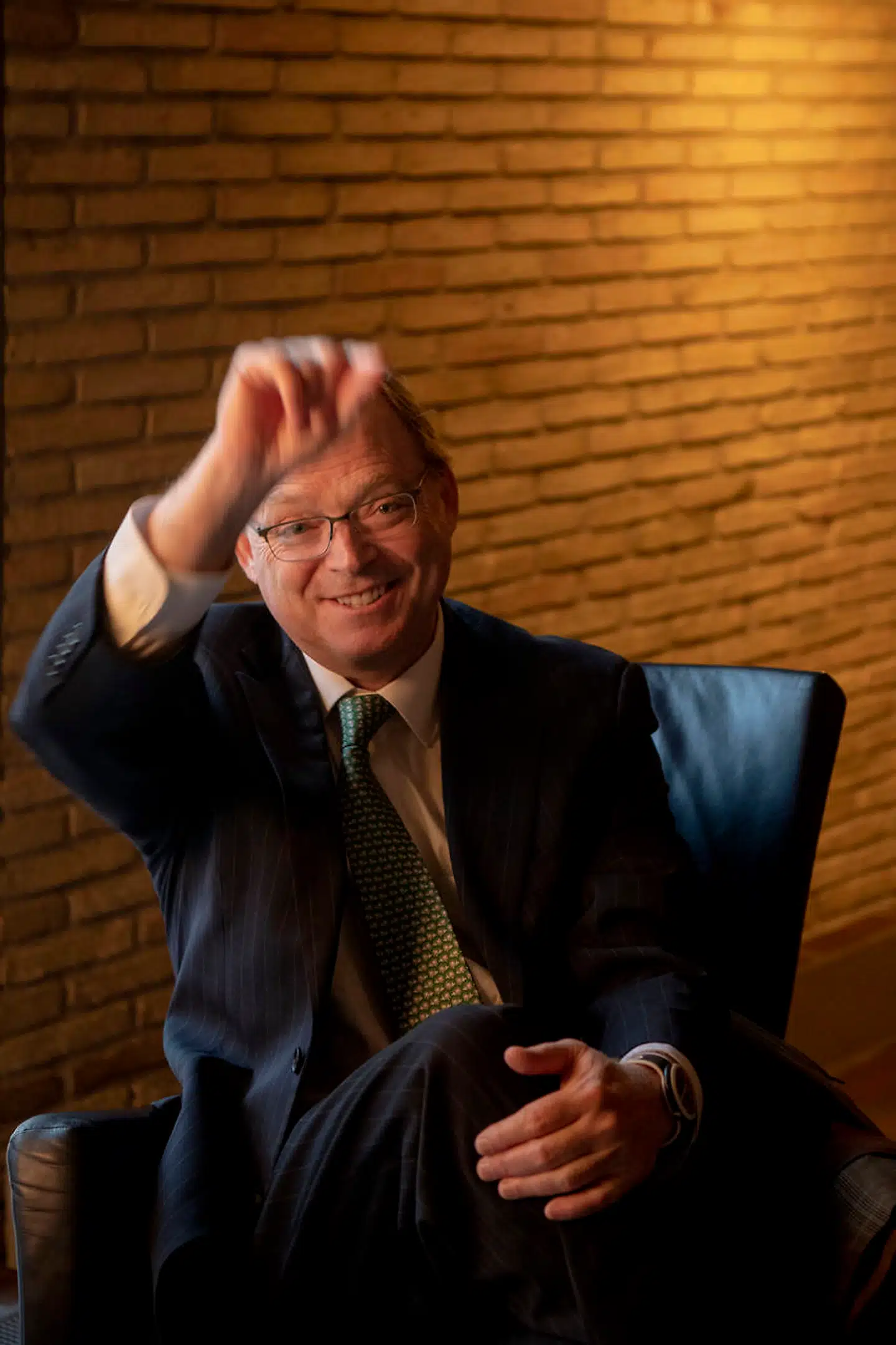 Kevin Hassett har været økonomisk rådgiver for flere republikanske topfigurer, herunder tidligere præsident George W. Bush og tidligere præsidentkandidat John McCain. For tiden er han dog cheføkonom for Donald Trump i Det Hvide Hus.