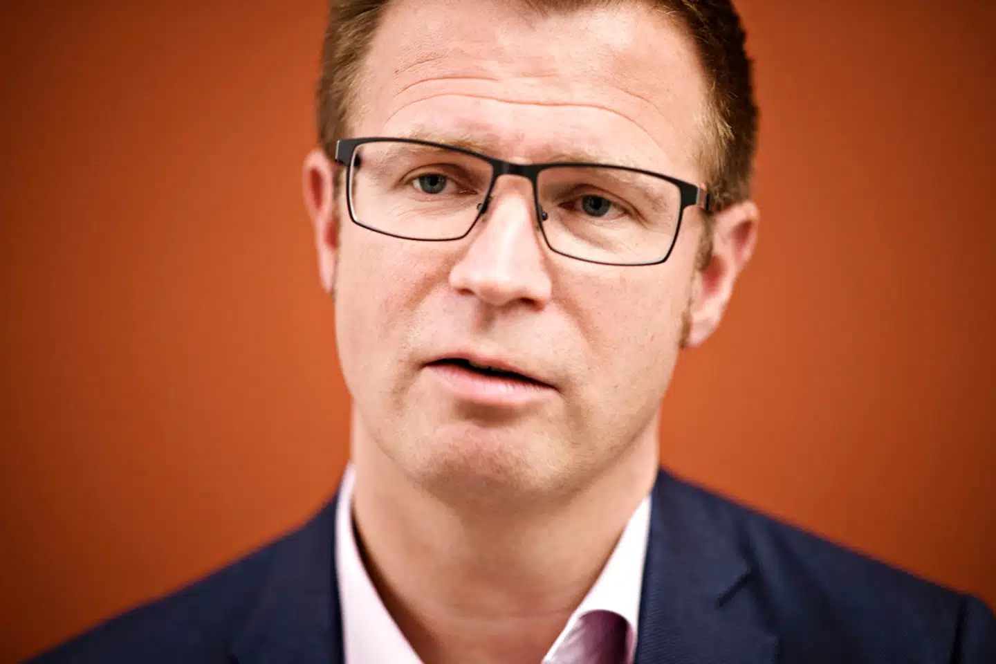 Socialdemokratiets finansordfører Benny Engelbrecht erkender, at han de facto vil indføre en selskabsskat ved at fjerne fradraget på lønninger over ti mio. kr.
