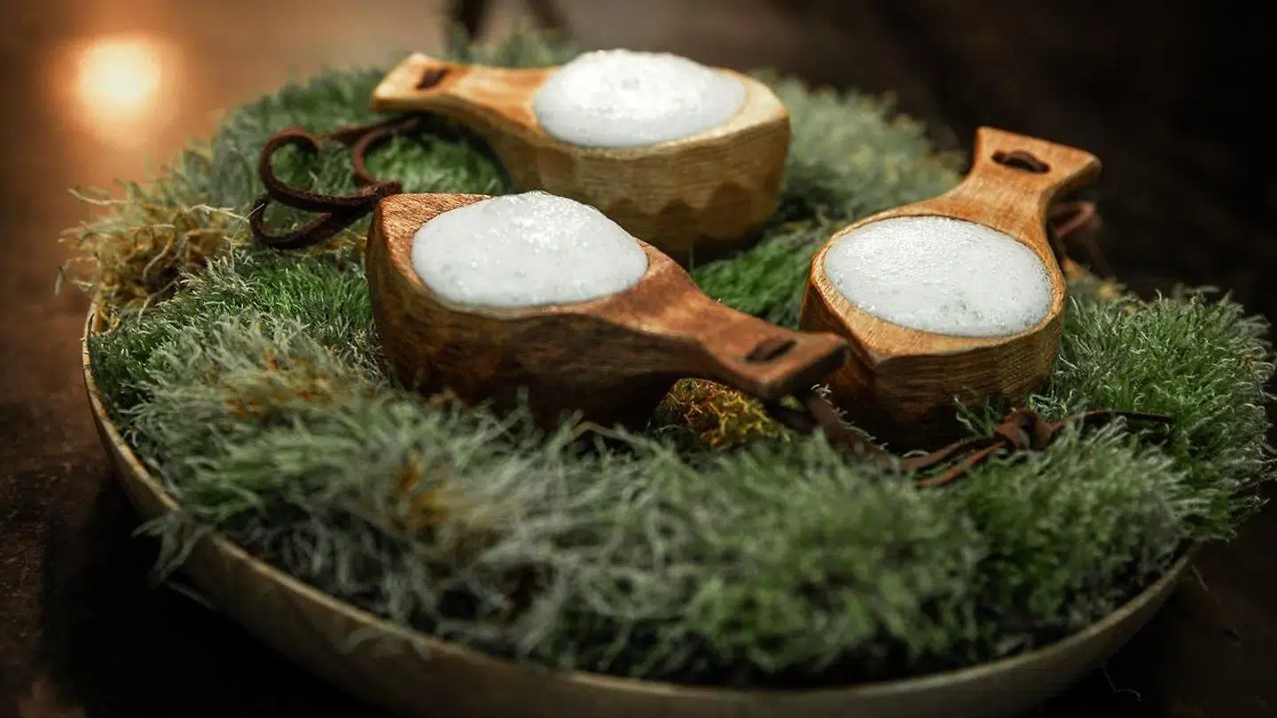 Huset: Suppe på fjeldridderhat med skum af røget Vesterbotten ost.