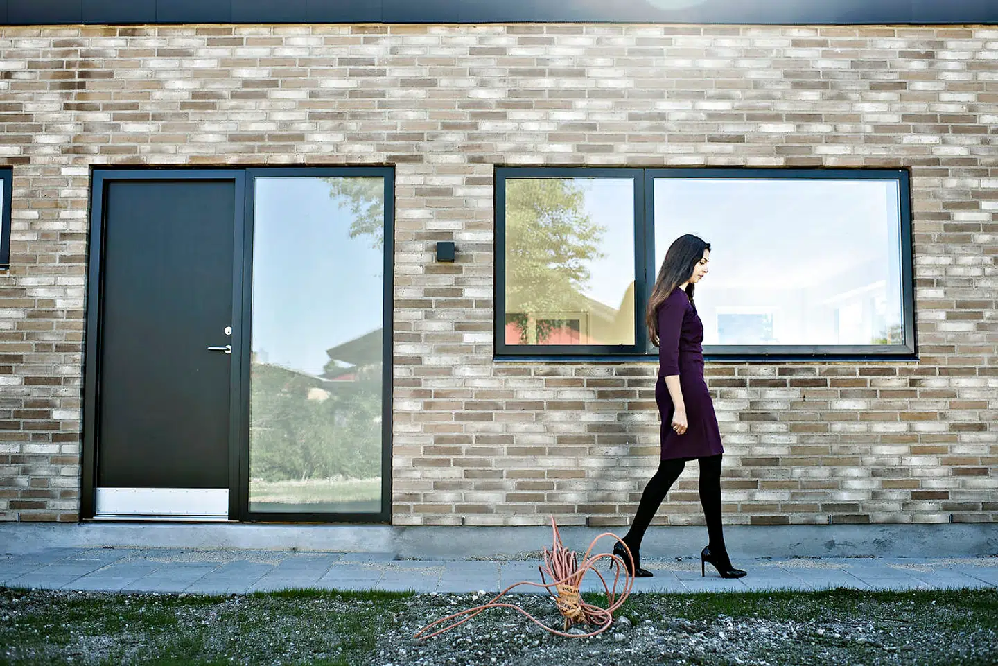 Realkredit Danmarks seniorøkonom Sonia Khan fortæller, at der er god grund til at finde smilene frem blandt de tusinder af boligejere, som netop har fået fastsat renten på deres flekslån gældende fra årsskiftet. Selvom der ikke er slået nye renterekorder i denne omgang, går boligejerne endnu en tid i møde med ekstremt billige lån.