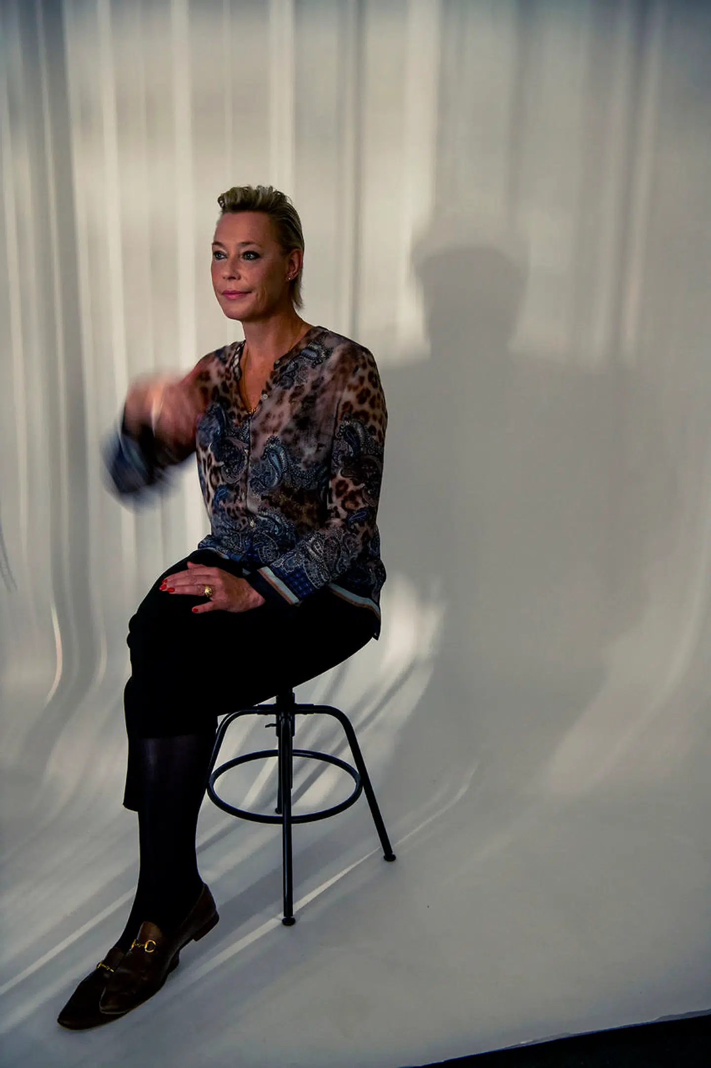 »Slutningen af 90erne er et godt eksempel. Der skulle vi sidde ved langborde og spise rucola. Sådan er det også i dag. Vi bruger enormt mange penge på at vise, at penge ikke betyder noget,« siger sociolog og forbrugerekspert Eva Steensig.