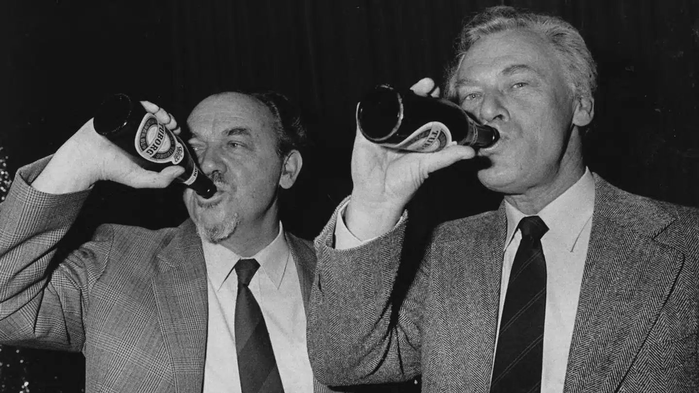 »Poul Schlüters tid« er andet bind i en serie på to om tiden fra 1972 til 1993. Første bind handlede om Anker Jørgensens statsministertid. Her er Anker Jørgensen og Poul Schlüter fanget på valgaftenen i 1983.