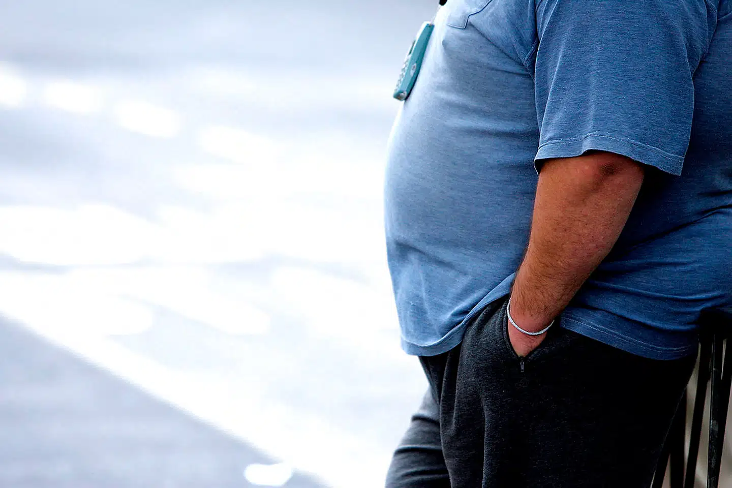 Igennem en årrække har det været et stort fokus på overvægt og fedme. Senest i marts i år blev det offentliggjort, at over halvdelen af danske voksne vejer for meget. Det kan give bagslag, advarer overlæger nu.