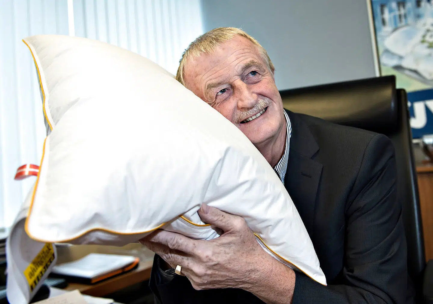 Lars Larsen åbnede den første Jysk-butik i 1979 på Silkeborgvej i Aarhus. I dag ejer han 2.668 butikker i 50 lande.