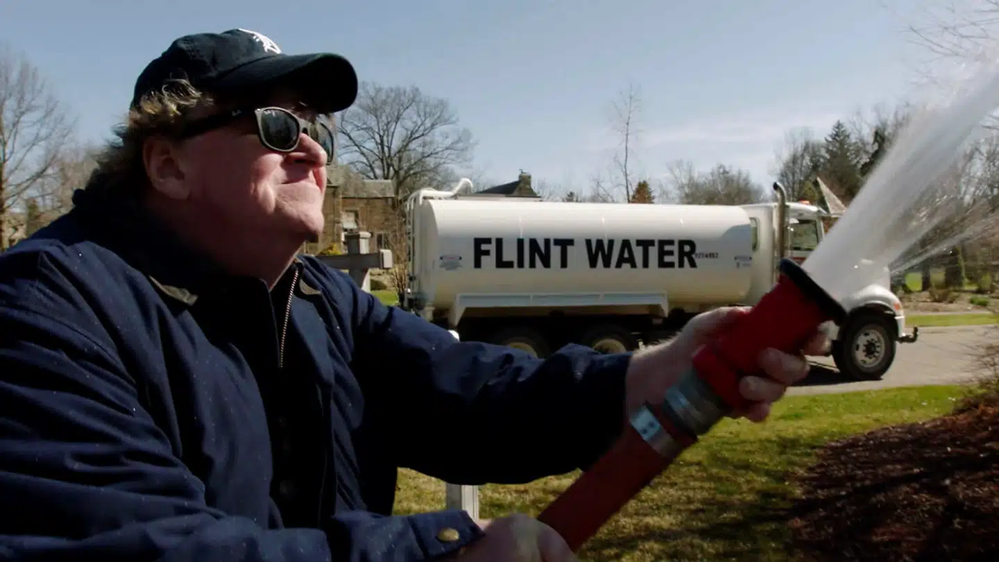 Den årelange og betændte sag om blyforureningen af drikkevandet i Flint, Michigan, er et af mange eksempler på en fattig befolkning som staten fuldstændigt har svigtet - og dermed skubbet i armene på Donald Trump.