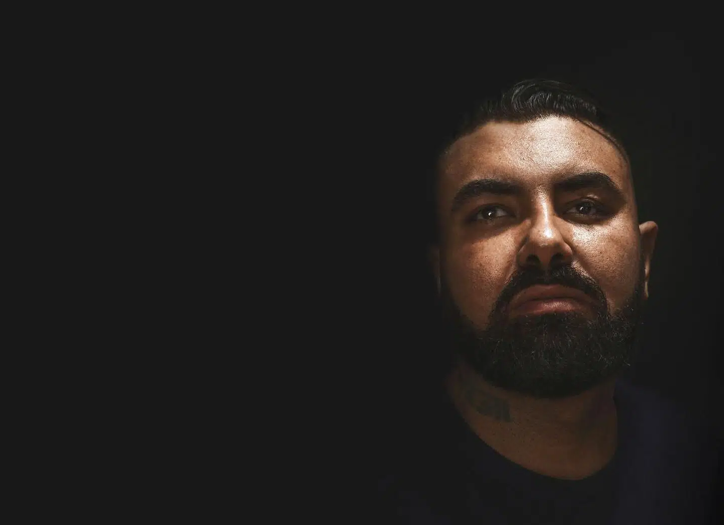 Mandag aften blev Nedim Yasar ramt af to skud på Hejrevej i det nordvestlige København. Tirsdag blev han erklæret død. Han blev skudt på vej væk fra en reception, hvor han blev fejret i forbindelse med udgivelsen af bogen »Rødder – en gangsters udvej«, hvor han fortæller om sit liv i det kriminelle miljø og sin vej væk fra banderne.