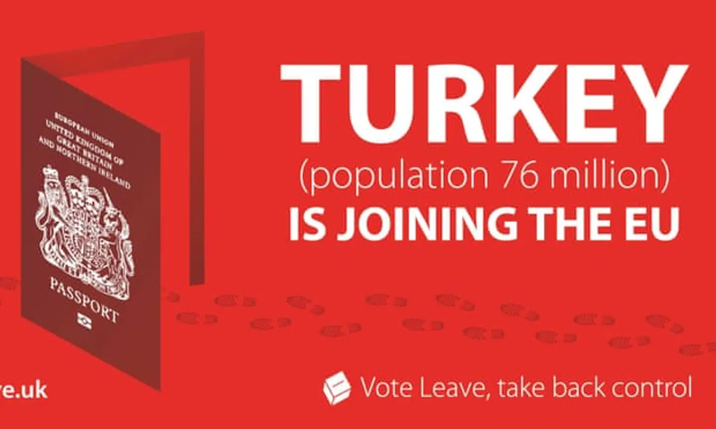 Forsiden af den reklame, som en organisation ledet af de to konservative politikere Boris Johnson og Michael Gove offentliggjorde op til Brexit-afstemningen i 2016: »Tyrkiet (befolkning 76 mio.) bliver medlem af EU.«