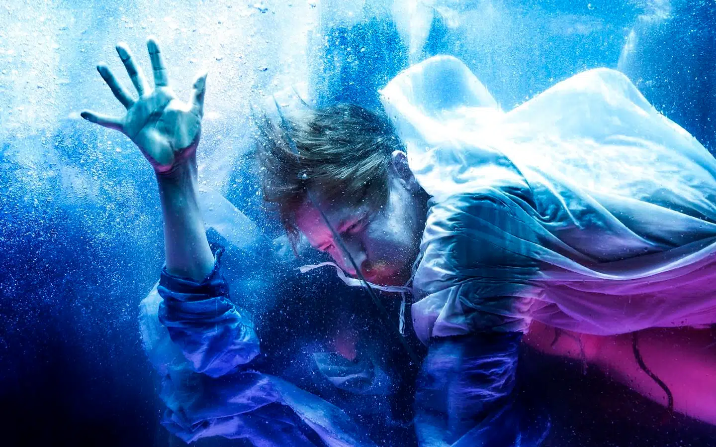 Berlingskes to anmeldere er enige om, at »Kongens fald« tager sig flot ud på scenen i Skuespilhuset – men her slutter enigheden. Her Mikkel Thøgersen i skikkelse af Joen Højerslev.