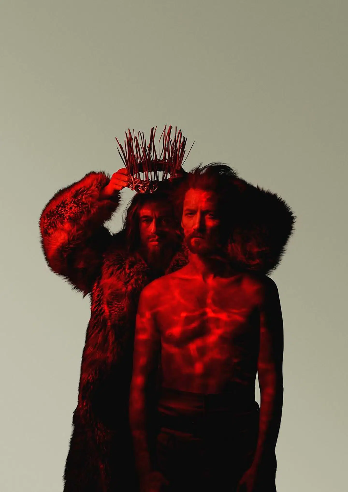 Sjælespejling: Peter Christoffersen som kongen og Joen Højerslev som Mikkel Thøgersen i »Kongens fald«.