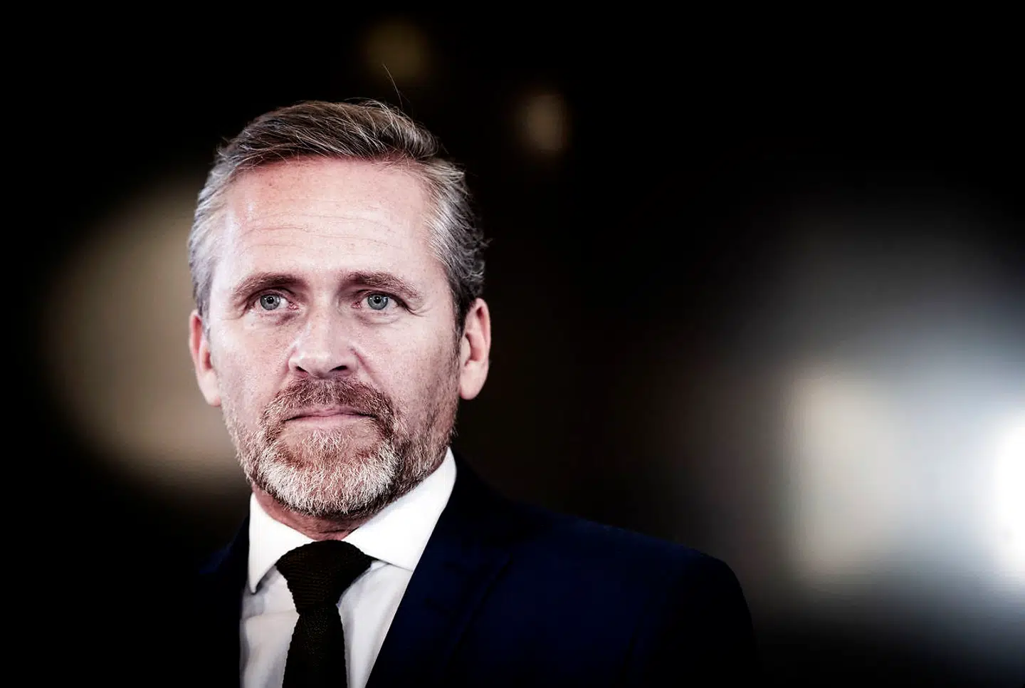 Udenrigsminister Anders Samuelsen (LA) mødtes mandag med sine kollegaer for at forhandle de sidste knaster om Brexit-aftale. Han fortalte, at hensigtserklæringen, der efter planen skal udstikke de fremtidige rammer for samarbejde med Storbritannien, overordnet så positiv ud. Det hele afhænger dog stadig af, om Theresa May får hjemlig opbakning.