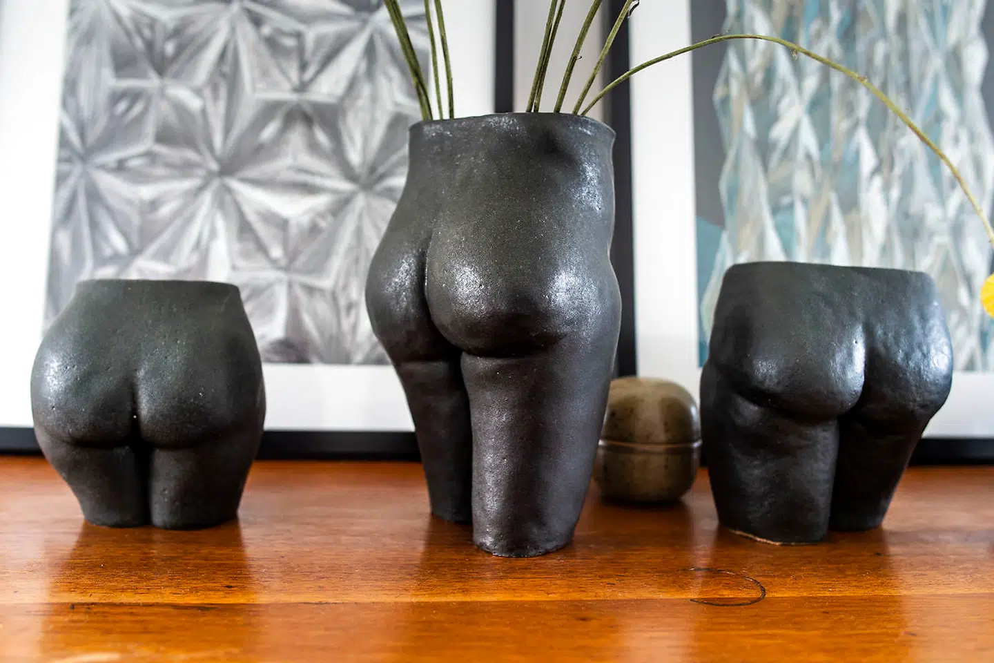 »Jeg elsker at modellere kvindekroppe. Især numserne. Jeg sidder og spionerer nede på den lokale badeanstalt,« siger Bitte Kai Rand.