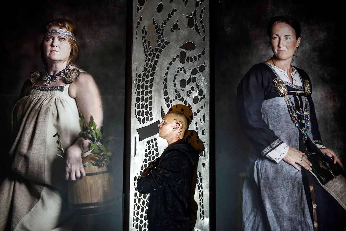 Jim Lyngvild har med runeskrift tatoveret »Odin ejer mig« på siden af hovedet. På flere af hans vikingehoveder fremgår også runetatoveringer. Ifølge Jim Lyngvild beskriver tekster af Ibn Fadlon fra år 924, at vikingerne var udsmykket »fra tå til isse.« Det vides dog ikke, om udsmykningen var tatoveret eller malet på.