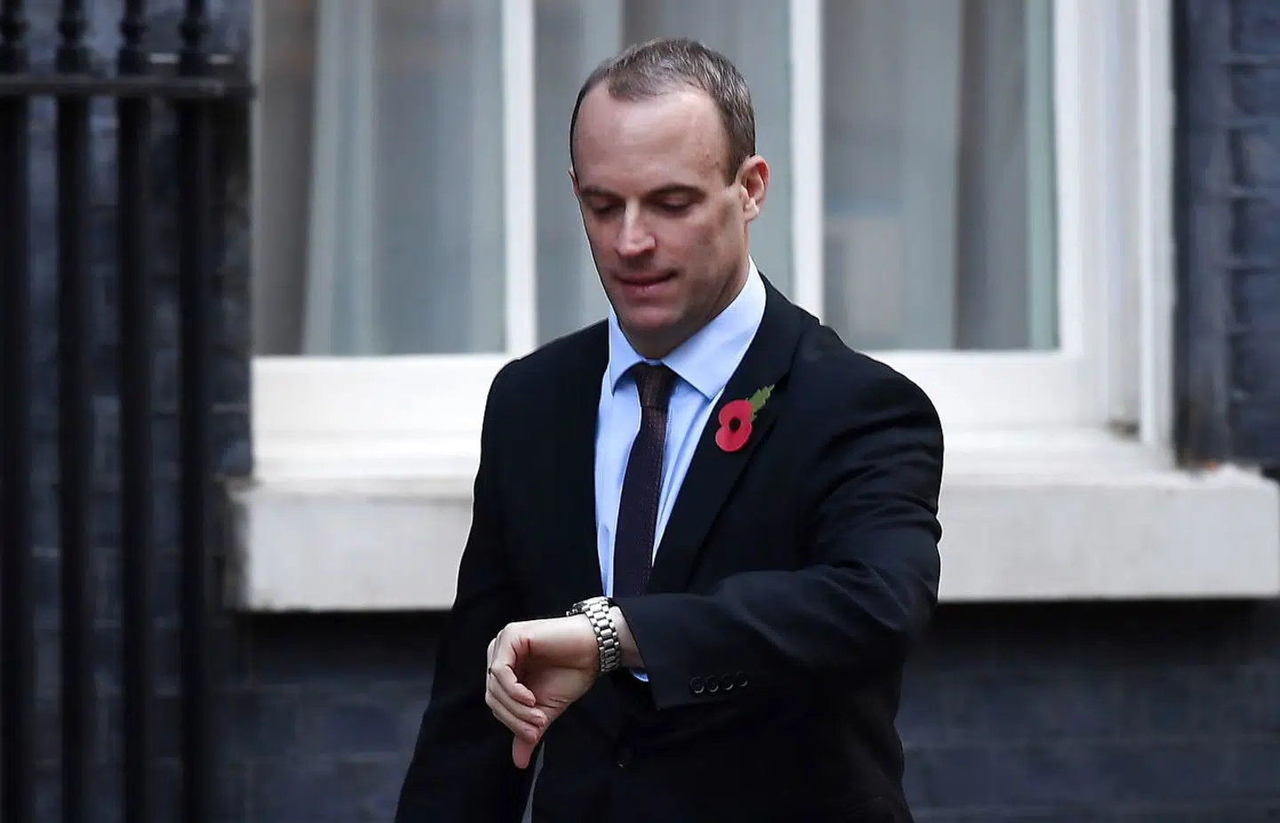 Brexit-minister Dominic Raab var selv med til at forhandle store dele af Brexit-aftalen igennem. Alligevel trådte han som det første medlem af kabinettet torsdag tilbage.