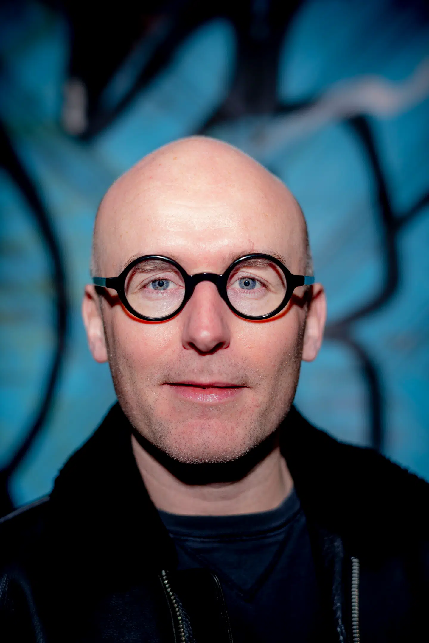 »Man tror, at man har brug for en Louis Vuitton-pung, og så tager man lige en sviptur til en storby, og det er jagten på lyst, lyst, lyst!« siger tv-vært og -tilrettelægger Chris Pedersen.