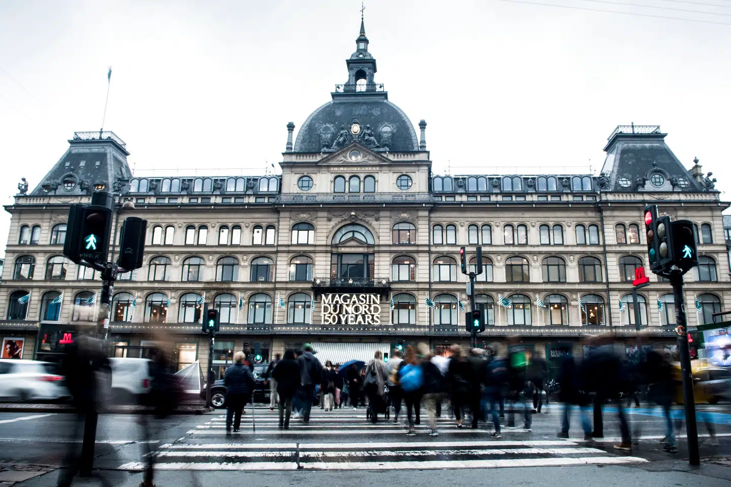 Debemhams er så økonomisk presset, at selskabet har sat danske Magasin til salg