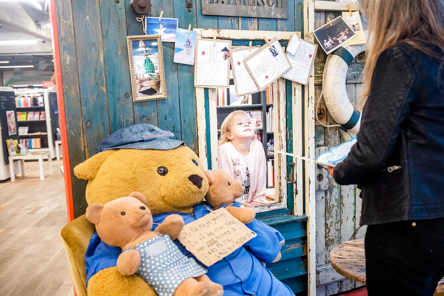 »Biblioteket er inde i en kæmpe forandringsproces,« siger kulturminister Mette Bock, der lægger op til en debat om bibliotekets fremtid. Mange kommuner har sammenlagt biblioteker og bygget kulturhuse med bibliotek, scene, møderum og andre faciliteter, som her på børneafdelingen på biblioteket på Kulturværftet i Helsingør.