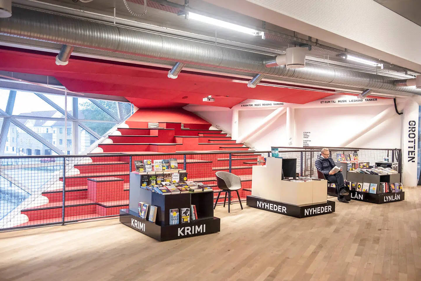 Kulturværftet i Helsingør har som moderne kulturhus en lang række forskellige aktiviteter, som alle hviler på et fælles grundlag: litteratur.