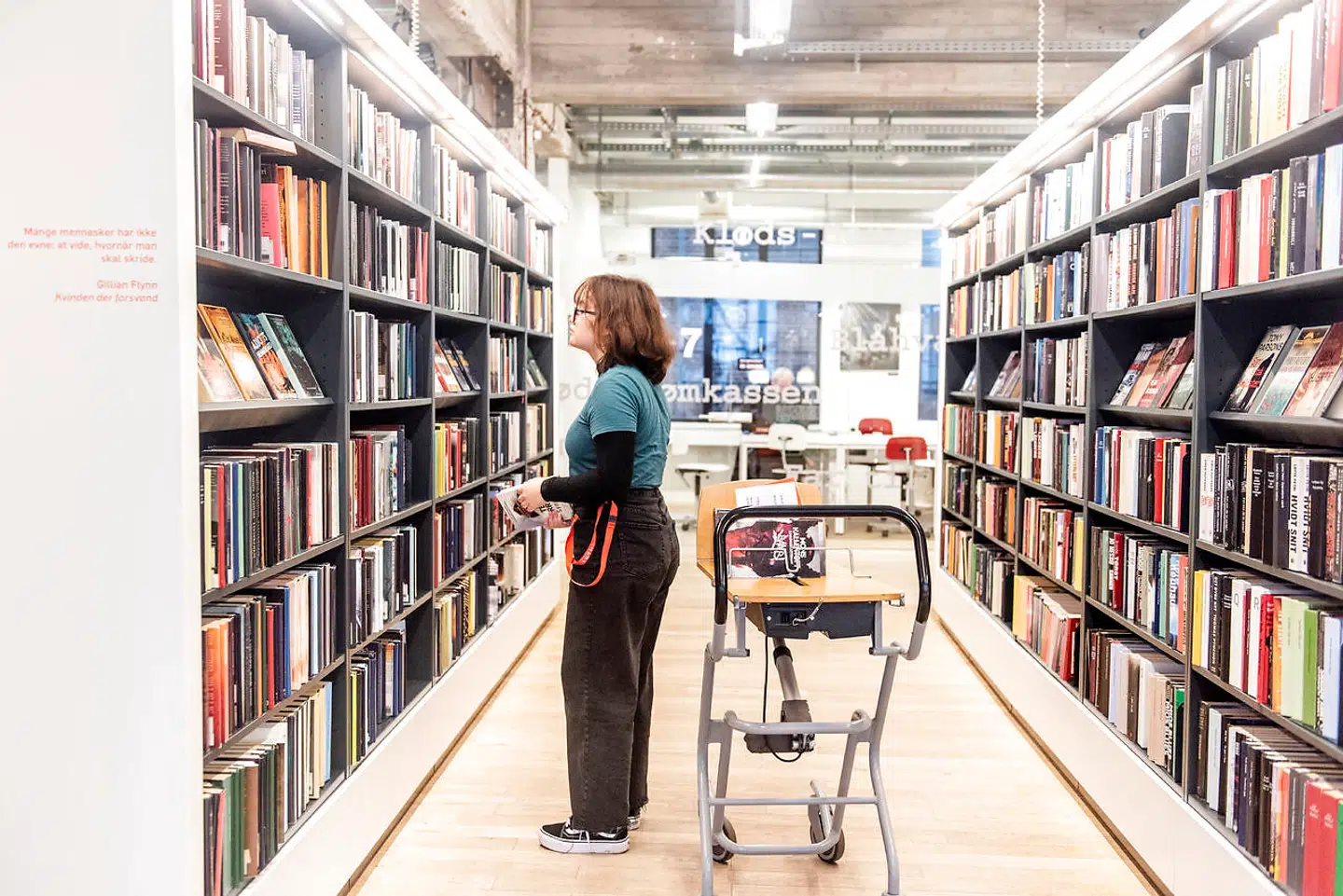 Udlånet af trykte bøger og andet fysisk materiale, som stadig er bibliotekernes hovedaktivitet, falder i rask tempo, mens udlånet af e-bøger og lydbøger via E-reolen stiger. Fotoet er fra Kulturværftet i Helsingør.