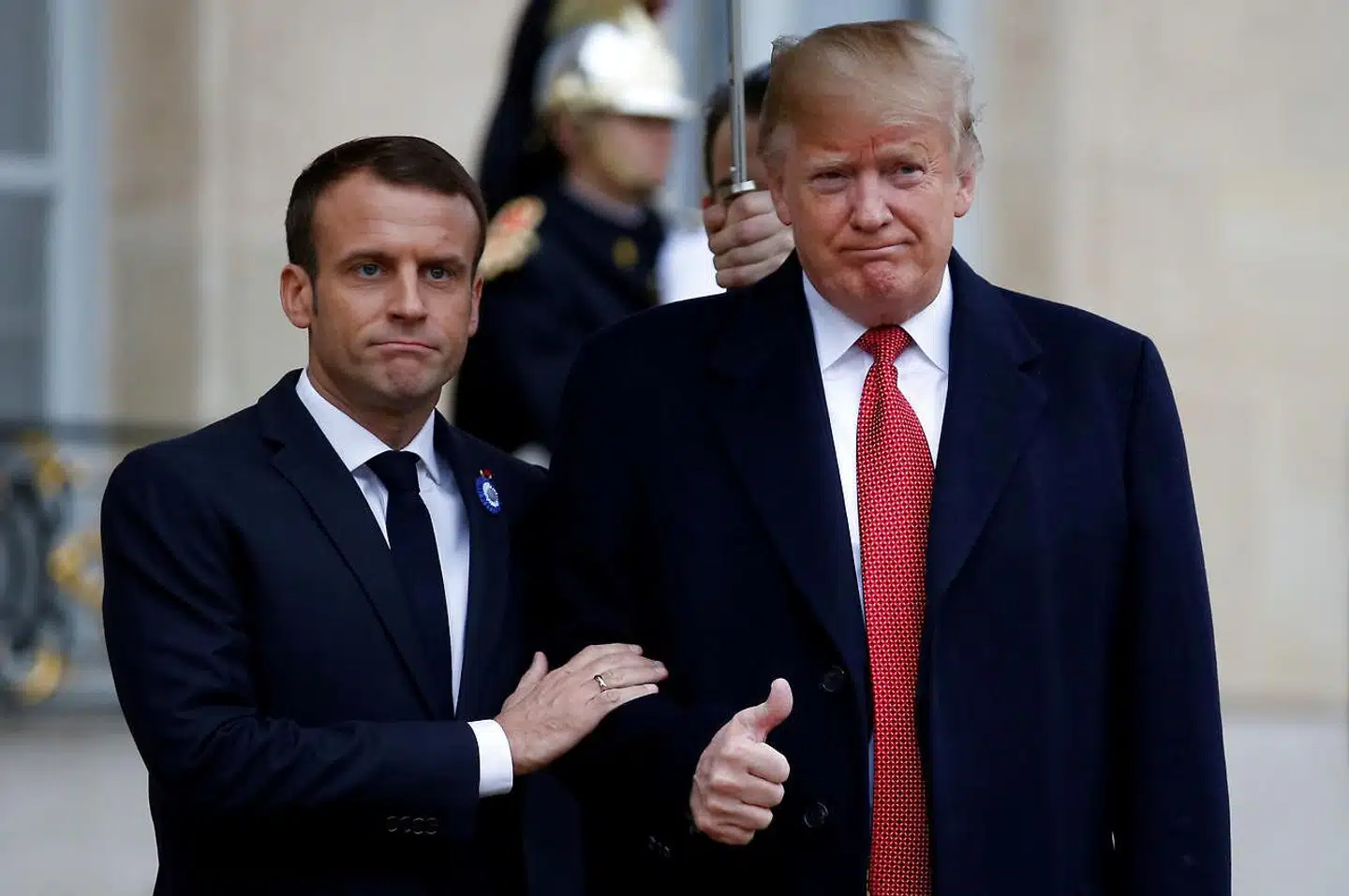 Emmanuel Macron byder Donald Trump velkommen i Élyséepalæet ved markeringen af 100-året for afslutningen af Første Verdenskrig.