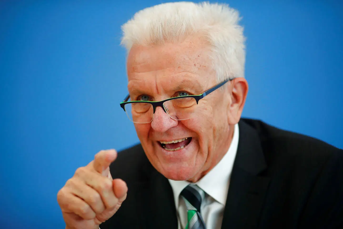 De Grønnes eneste ministerpræsident, Winfried Kretschmann, skabte med sine udtalelser om udlændingepolitiken furore på De Grønnes partikongres i Leipzig. På grund af en privat aftale deltog Kretschmann ikke på kongressen, hvilket også gav anledning til nogen diskussion.