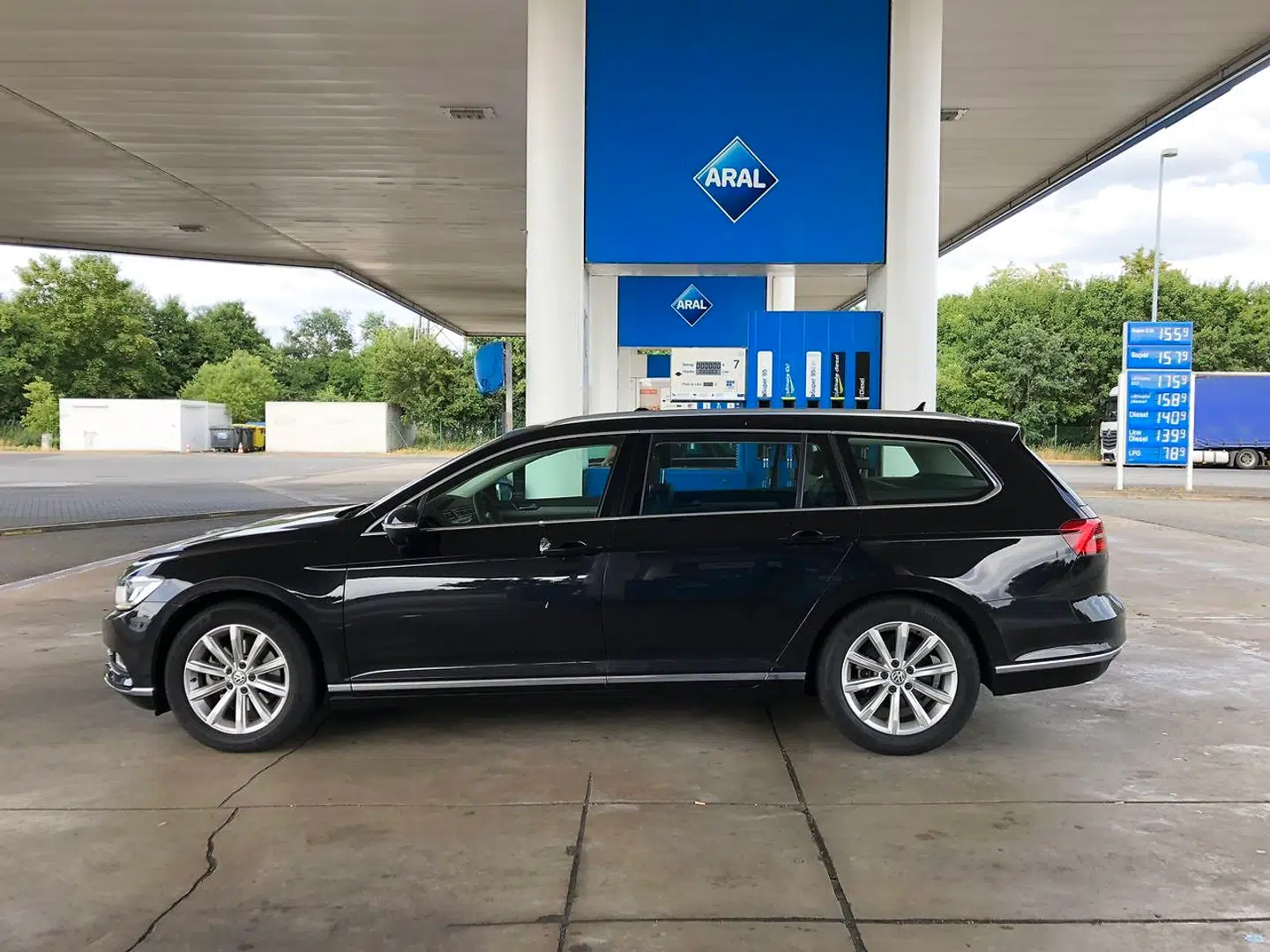 Dieselbilen brugte ca. 20 pct. mindre brændstof end benzinbilen, og udledte dermed markant mindre C02. Da dieselmotoren i forhold til de seneste krav udleder lige så få skadelige partikler som en benzinmotor, er den udskældte dieselmotor pludseligt miljøhelten. Foto: Henrik Dreboldt