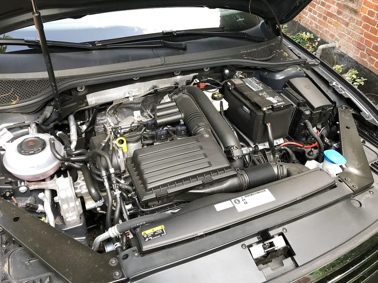 Flere og flere kunder køber nye biler med en benzinmotor som denne, fordi de har hørt, at diesel er dårligt for miljøet. Men kører du +20.000 km om året, så er dieselmotoren stadigvæk din bedste ven, hvis du vil sænke udledningen af CO2. Foto: Henrik Dreboldt