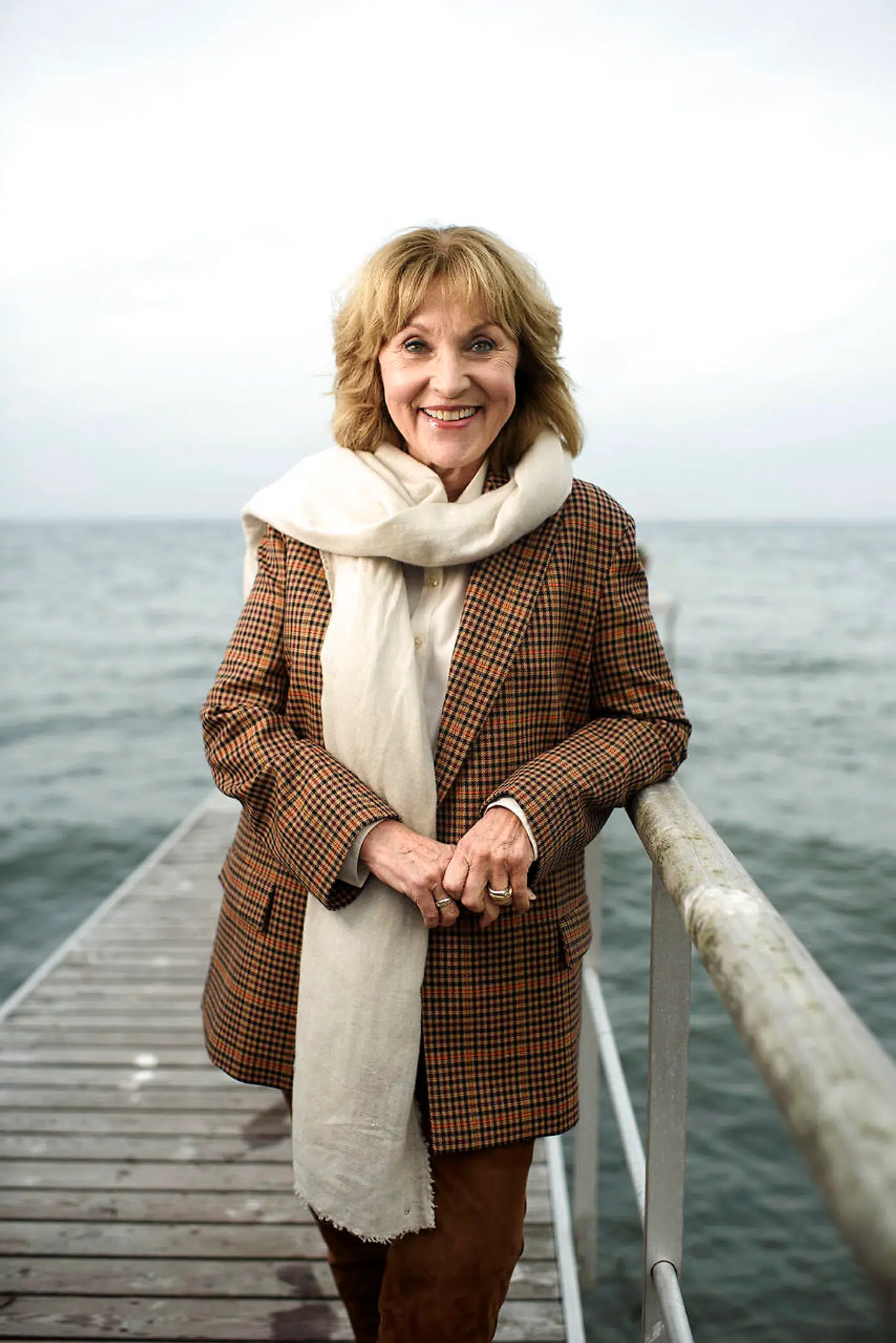 Et af kapitlerne i »Bevægelse« handler om mødet med Grace Jones. »Den form for berømthed som hun er, har vi slet ikke i Danmark. Vi mødtes, da jeg skulle have syet en kjole, og hun skulle hente en jakke, som hun skulle fotograferes i. Men da hun ikke havde noget at have på indenunder, tilbød jeg at cykle hjem og hente en bodystocking. Hun var målløs – over at jeg kunne cykle!«